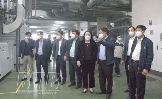 Đồng ch&iacute; Nguyễn Khắc Thận, Ph&oacute; B&iacute; thư Tỉnh ủy, Chủ tịch UBND tỉnh kiểm tra c&ocirc;ng t&aacute;c ph&ograve;ng, chống dịch Covid-19 v&agrave; t&igrave;nh h&igrave;nh sản xuất, kinh doanh tại th&agrave;nh phố Th&aacute;i B&igrave;nh