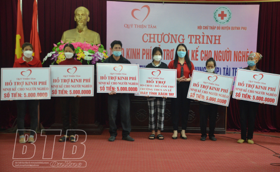 Hội Chữ thập đỏ huyện Quỳnh Phụ: Trao 150 triệu đồng hỗ trợ sinh kế cho hộ ngh&egrave;o, hộ c&oacute; ho&agrave;n cảnh đặc biệt kh&oacute; khăn
