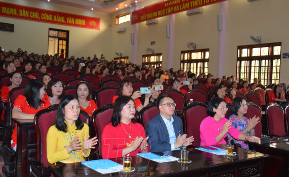  Hội Li&ecirc;n hiệp Phụ nữ huyện Kiến Xương: Giao lưu d&acirc;n vũ thể thao