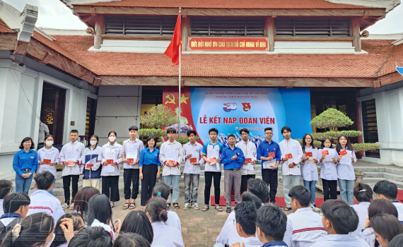 Vũ Thư: Kết nạp 523 đo&agrave;n vi&ecirc;n tại Khu lưu niệm B&aacute;c Hồ