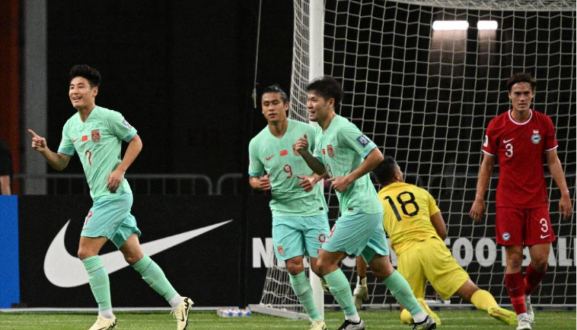 Trung Quốc bị Singapore cầm ho&agrave; d&ugrave; dẫn hai b&agrave;n