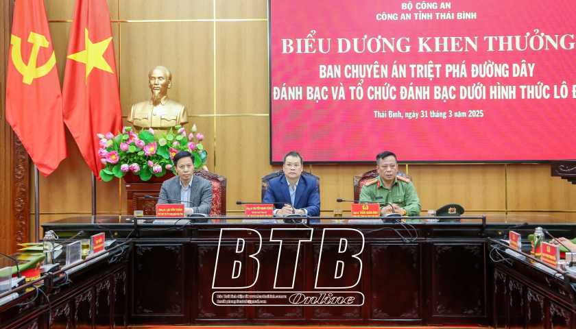 Biểu dương, khen thưởng Ban chuy&ecirc;n &aacute;n triệt ph&aacute; đường d&acirc;y đ&aacute;nh bạc v&agrave; tổ chức đ&aacute;nh bạc dưới h&igrave;nh thức l&ocirc; đề