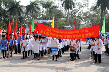 Lễ ph&aacute;t động th&aacute;ng h&agrave;nh động v&igrave; chất lượng VSATTP