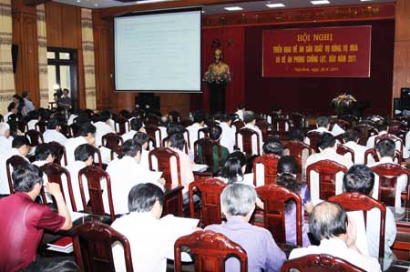 Triển khai Đề &aacute;n sản xuất vụ m&ugrave;a, vụ đ&ocirc;ng v&agrave; ph&ograve;ng chống lụt b&atilde;o năm 2011