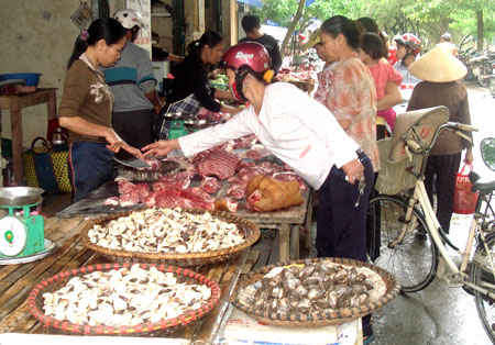 Đi chợ thời "b&atilde;o gi&aacute;"