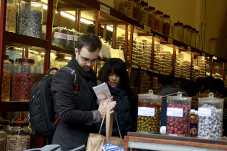 Từ 1/7, ho&agrave;n thuế VAT cho người nước ngo&agrave;i