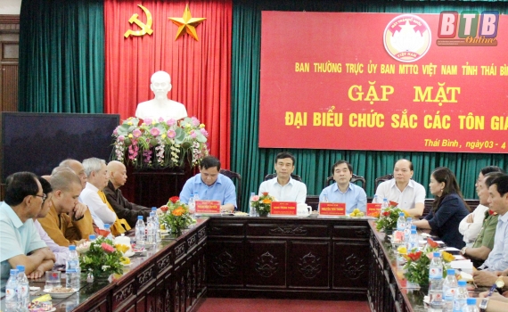 Gặp mặt đại biểu chức sắc các tôn giáo