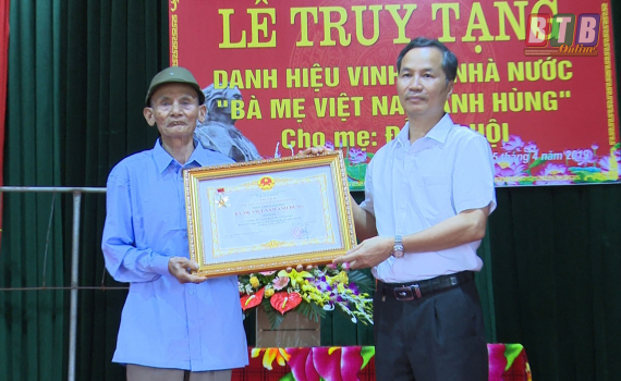 Truy tặng Danh hiệu vinh dự Nhà nước Bà mẹ Việt Nam anh hùng