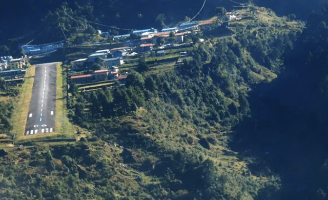 Máy bay đâm phải trực thăng tại sân bay nguy hiểm nhất thế giới gần đỉnh Everest