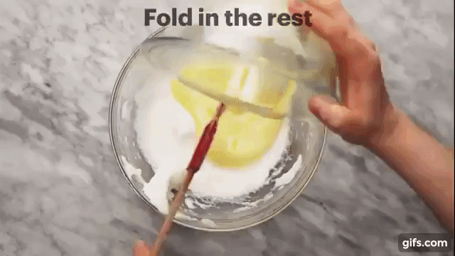 Trứng bọt biển mềm mịn 