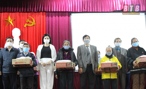 Hội Li&ecirc;n hiệp Phụ nữ Vũ Thư trao 470 suất qu&agrave; g&oacute;p phần ph&ograve;ng, chống dịch Covid-19