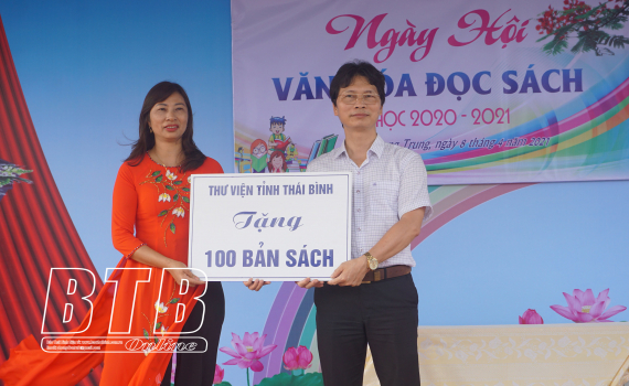Ng&agrave;y hội đọc s&aacute;ch của gần 600 học sinh Trường Tiểu học Quang Trung