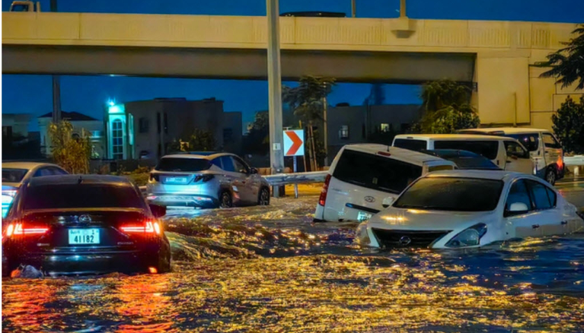 Mưa b&atilde;o lịch sử l&agrave;m t&ecirc; liệt th&agrave;nh phố Dubai