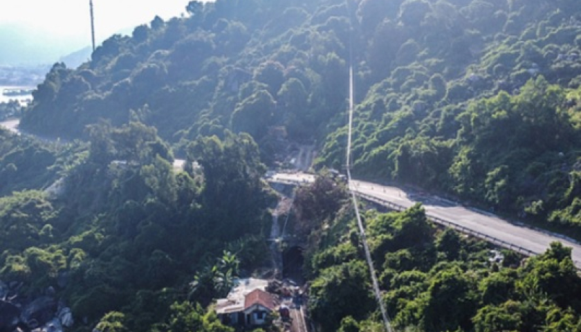 &Ocirc; t&ocirc; được ph&eacute;p qua Đ&egrave;o Cả sau sự cố sạt lở hầm B&atilde;i Gi&oacute;