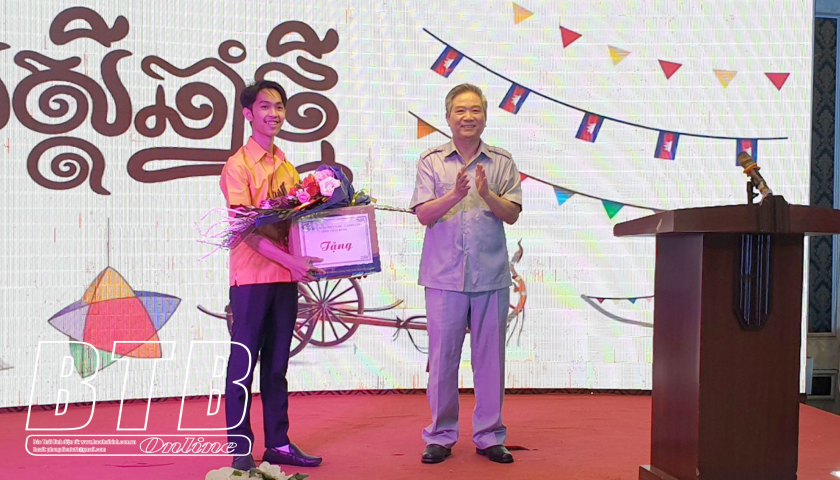Trường Đại học Y dược Th&aacute;i B&igrave;nh tổ chức gặp mặt c&aacute;c em sinh vi&ecirc;n Campuchia nh&acirc;n tết cổ truyền Cholchnam Thmay