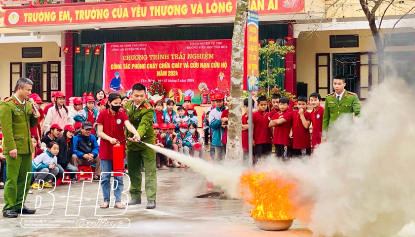 Vũ Thư: Tr&ecirc;n 4.000 học sinh v&agrave; gi&aacute;o vi&ecirc;n được tuy&ecirc;n truyền, tập huấn ph&ograve;ng ch&aacute;y chữa ch&aacute;y