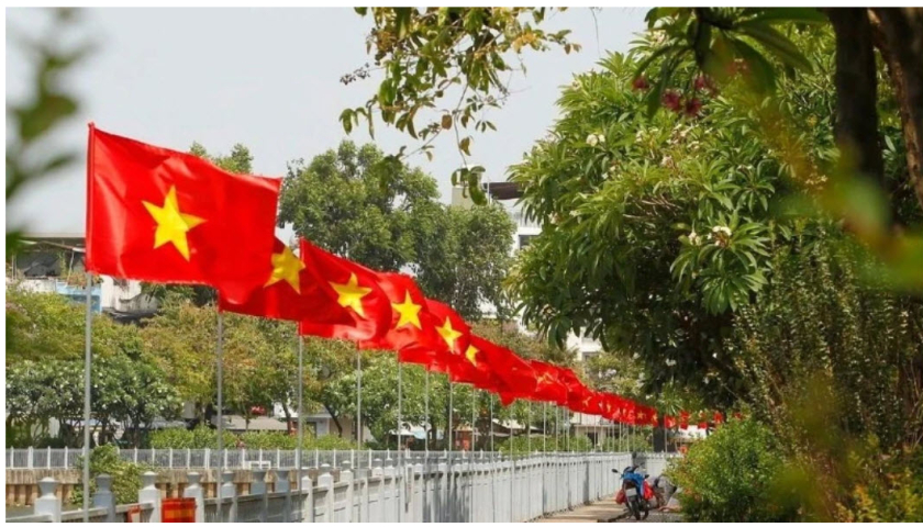 Truyền th&ocirc;ng Algeria ấn tượng với kh&ocirc;ng kh&iacute; kỷ niệm 30/4 ở Việt Nam