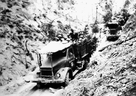 H&igrave;nh ảnh đường Trường Sơn trong &acirc;m hưởng những ca kh&uacute;c