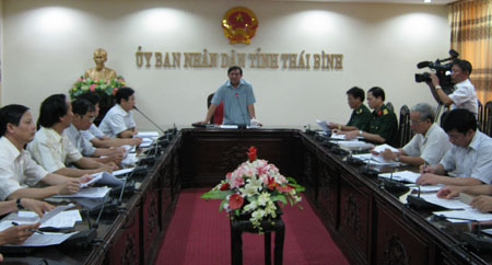 UBND tỉnh họp tiểu ban cứu hộ, cứu nạn phục vụ ph&ograve;ng chống lụt b&atilde;o năm 2013