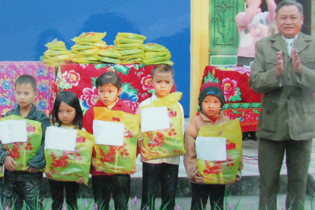 "Xế chiều" vẫn nhiệt huyết với phong tr&agrave;o chữ thập đỏ