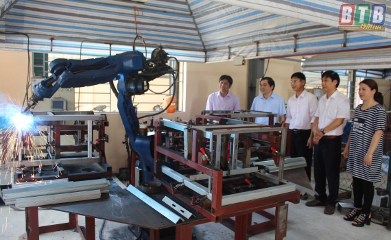 Thăm doanh nghiệp ứng dụng khoa học công nghệ vào sản xuất