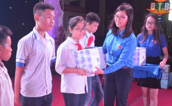 Ph&aacute;t động chiến dịch thanh ni&ecirc;n t&igrave;nh nguyện h&egrave; năm 2018