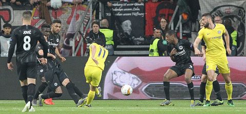 Pha dứt điểm quyết đoán của Pedro mang lại lợi thế lớn cho Chelsea trước trận tái đấu ở Stamford Bridge