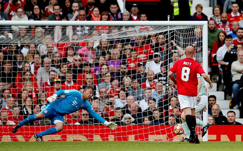 Beckham rực sáng, huyền thoại MU 1999 đại thắng 5-0 Bayern