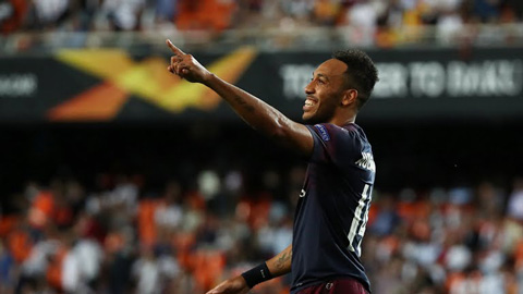 Tuy nhiên Arsenal mới là đội giành chiến thắng với cú hat-trick của Aubameyang...