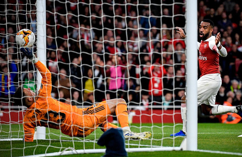 Lacazette có một ngày thi đấu chói sáng