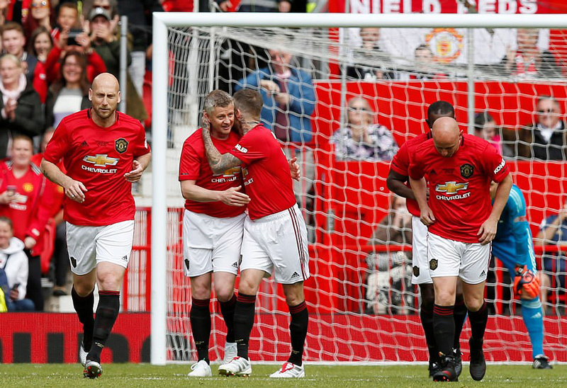 Beckham rực sáng, huyền thoại MU 1999 đại thắng 5-0 Bayern