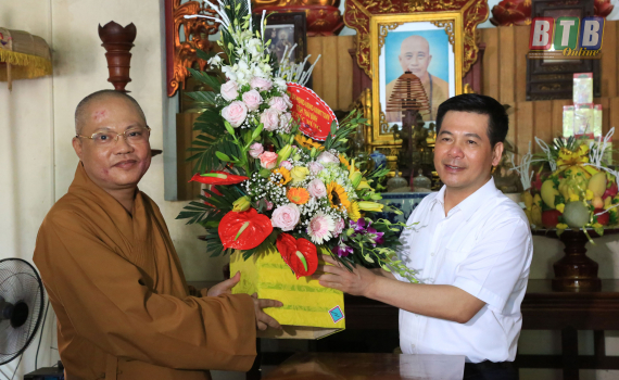 Đồng chí Nguyễn Hồng Diên, Ủy viên Trung ương Đảng, Bí thư Tỉnh ủy, Chủ tịch HĐND tỉnh chúc mừng đại lễ Phật đản, Phật lịch 2563 - Dương lịch 2019