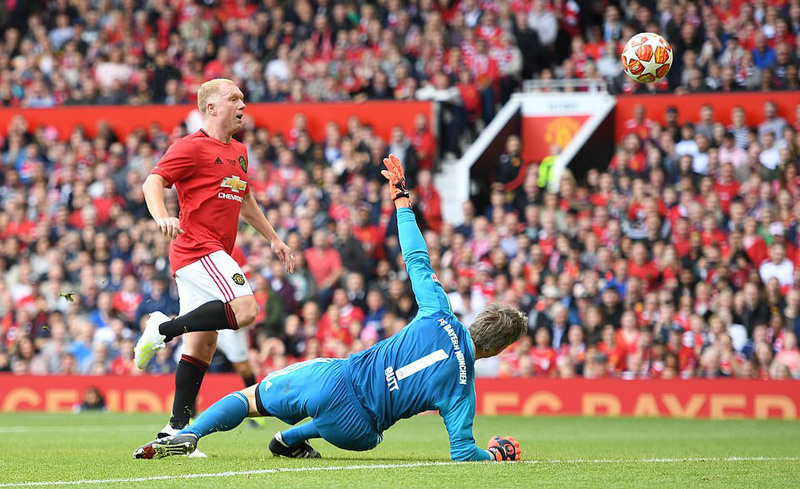 Beckham rực sáng, huyền thoại MU 1999 đại thắng 5-0 Bayern