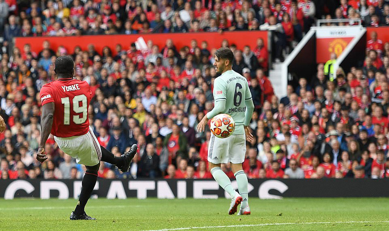 Beckham rực sáng, huyền thoại MU 1999 đại thắng 5-0 Bayern