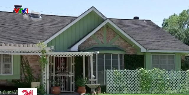 Mỹ triệt phá đường dây kết hôn giả để nhập cư, bắt giữ 50 nghi phạm - Ảnh 1.