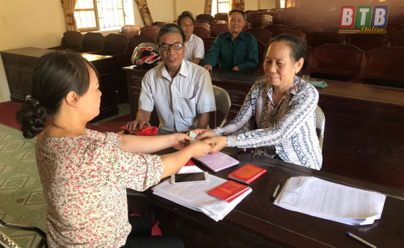 Hỗ trợ người d&acirc;n gặp kh&oacute; khăn do đại dịch Covid-19 ở Kiến Xương c&ocirc;ng khai, đ&uacute;ng đối tượng 