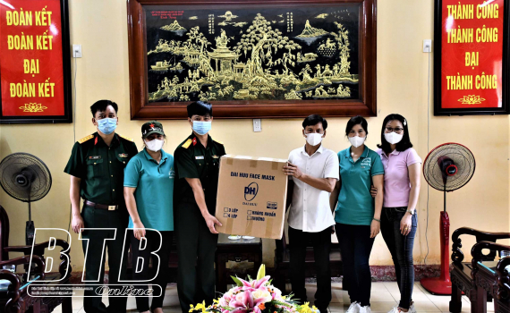 Trao tặng 5.000 khẩu trang y tế cho khu c&aacute;ch ly tập trung của tỉnh