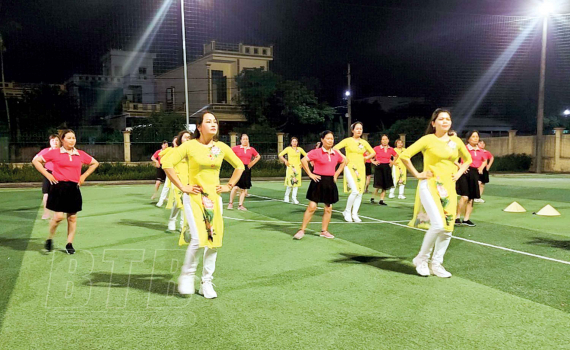 Th&agrave;nh phố: S&ocirc;i nổi phong tr&agrave;o d&acirc;n vũ thể thao