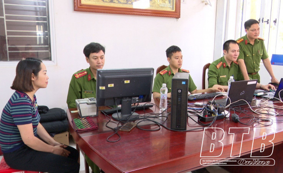 C&ocirc;ng an Kiến Xương: thu nhận g&acirc;̀n 70.000 hồ sơ đăng k&yacute; t&agrave;i khoản định danh điện tử