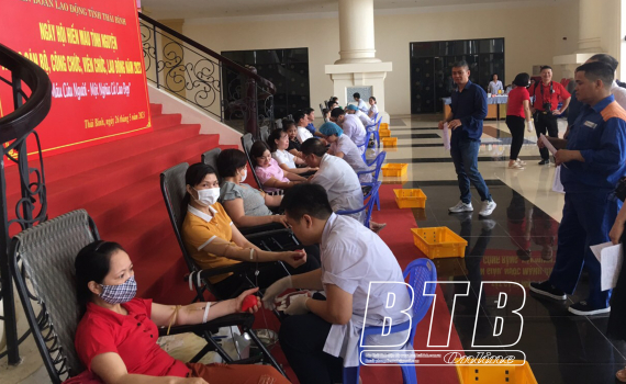  Li&ecirc;n đo&agrave;n Lao động tỉnh: Thu nhận 286 đơn vị m&aacute;u trong ng&agrave;y hội hiến m&aacute;u t&igrave;nh nguyện