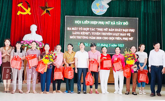 Ra mắt m&ocirc; h&igrave;nh Tổ hợp t&aacute;c phụ nữ sản xuất đậu phụ l&agrave;ng k&ecirc;nh, x&atilde; T&acirc;y Đ&ocirc; 