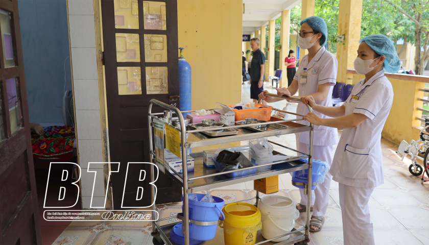 Điều dưỡng - Những người &ldquo;l&agrave;m d&acirc;u trăm họ&rdquo;