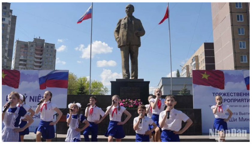 Kỷ niệm 135 năm Ng&agrave;y sinh Chủ tịch Hồ Ch&iacute; Minh tại th&agrave;nh phố qu&ecirc; hương V.I.L&ecirc;nin