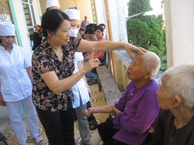 N&acirc;ng cao năng lực chăm s&oacute;c mắt cộng đồng cho c&aacute;n bộ y tế cơ sở