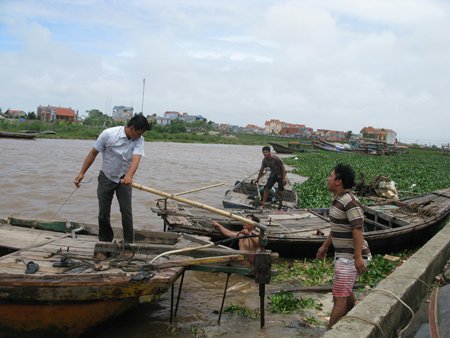 Ứng ph&oacute; kịp thời với thử th&aacute;ch đầu ti&ecirc;n trong m&ugrave;a b&atilde;o lụt

