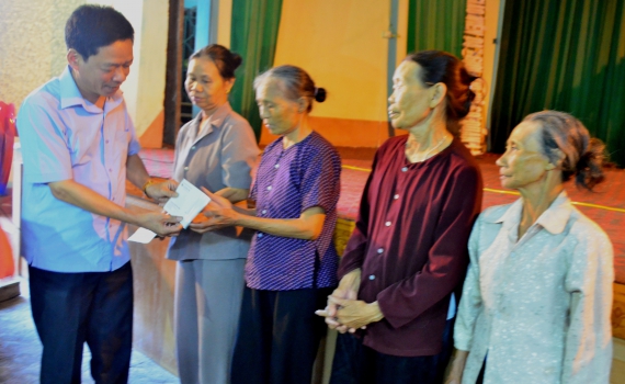 Kh&aacute;m bệnh, cấp thuốc miễn ph&iacute; cho c&aacute;c đối tượng ch&iacute;nh s&aacute;ch v&agrave; người cao tuổi