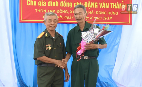 Trao nh&agrave; t&igrave;nh nghĩa cho hội vi&ecirc;n cựu chiến binh c&oacute; ho&agrave;n cảnh kh&oacute; khăn