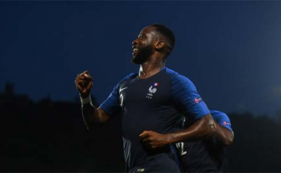 VCK U21 ch&acirc;u &Acirc;u: Ph&aacute;p s&aacute;ng cửa đi tiếp, Anh bị loại