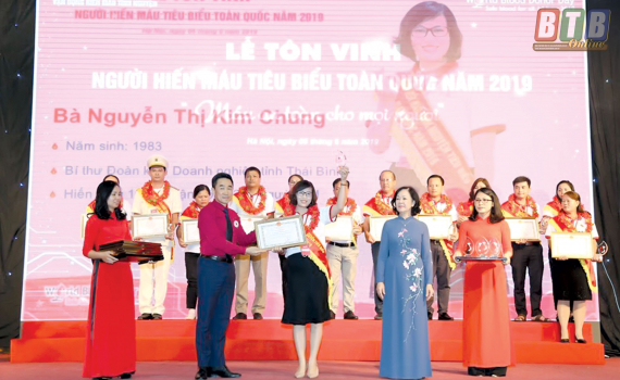 Nữ B&iacute; thư Đo&agrave;n 15 lần hiến m&aacute;u t&igrave;nh nguyện