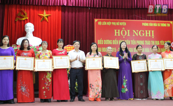 Vũ Thư: Biểu dương điển h&igrave;nh phụ nữ ti&ecirc;n tiến v&agrave; gia đ&igrave;nh văn h&oacute;a ti&ecirc;u biểu